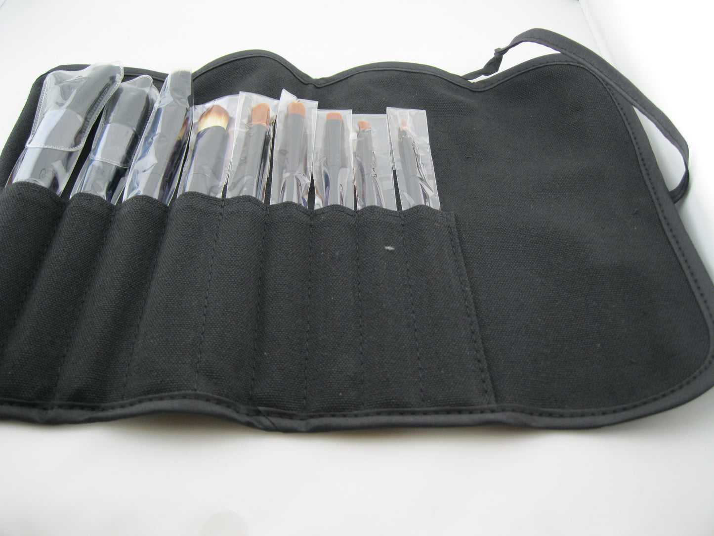 9 PIECE PROFESSIONAL BRUSH SET IN BLACK - CLUTCH STYLE CASE
